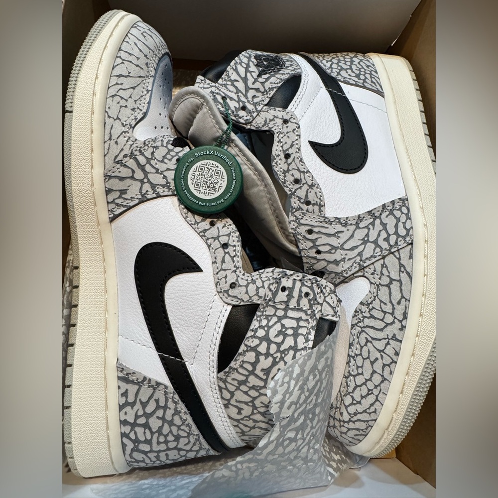 NWT Nike Air Jordan 1 Retro. Stock X verified authentic In Box Black Gray Design